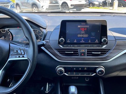 Used 2024 Nissan Altima 2.5 SV image 6