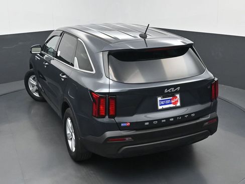Used 2022 Kia Sorento LX FWD image 32