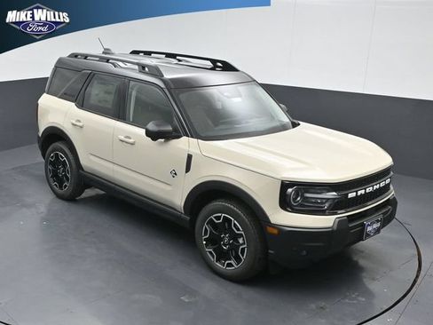 Used 2025 Ford Bronco Sport Outer Banks w/ Outer Banks Tech Package+ AWD/4WD image 9