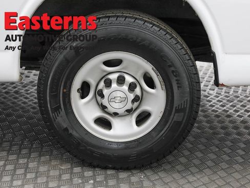 Used 2018 Chevrolet Express 2500 w/ Driver Convenience Package RWD image 32