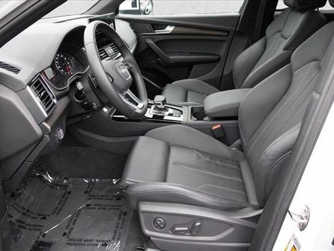 Certified 2025 Audi Q5 2.0T Premium image 12