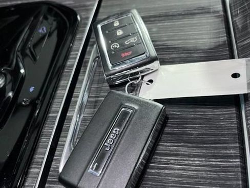Used 2022 Jeep Wagoneer Series III AWD/4WD image 30