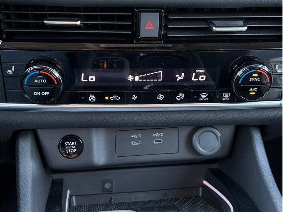 Certified 2025 Nissan Rogue SL AWD/4WD image 16