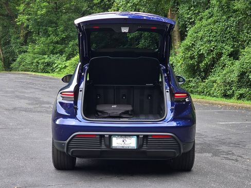 Used 2025 Porsche Macan 4S Electric w/ Premium Package AWD/4WD image 75