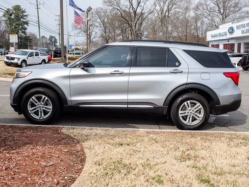 Used 2023 Ford Explorer XLT w/ Equipment Group 202A image 3