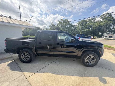 Used 2026 Nissan Frontier SV w/ All-Weather Content Package AWD/4WD image 5