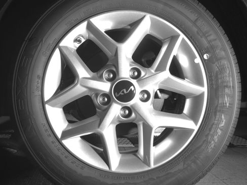 Used 2025 Kia Soul LX w/ LX Technology Package FWD image 14