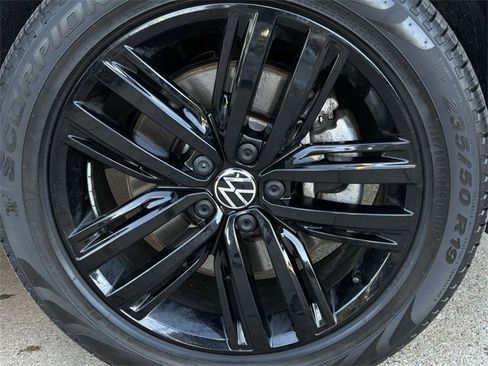 Used 2022 Volkswagen Tiguan SE R-Line image 7