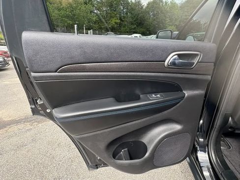 Used 2018 Jeep Grand Cherokee Laredo AWD/4WD image 16