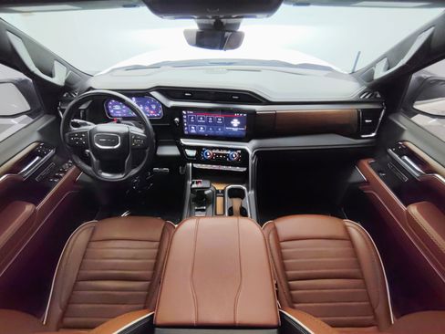 Used 2024 GMC Sierra 1500 Denali Ultimate image 2