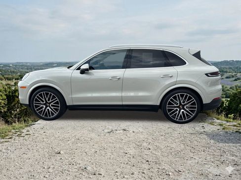 Used 2024 Porsche Cayenne AWD/4WD image 5