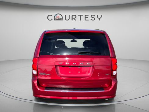 Used 2016 Dodge Grand Caravan SXT FWD image 4