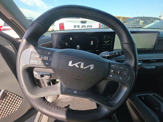 Used 2024 Kia EV9 Light Long Range RWD image 3