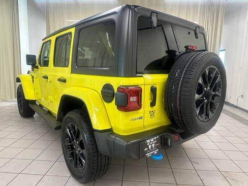 Used 2023 Jeep Wrangler Sahara w/ Cold Weather Group AWD/4WD image 9