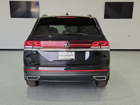 New 2026 Volkswagen Atlas SE FWD image 8