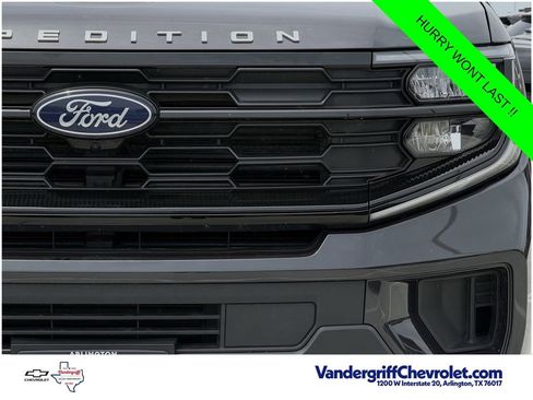 Used 2025 Ford Expedition Active AWD/4WD image 8