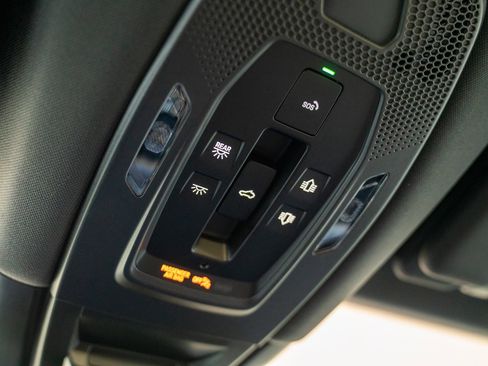 Used 2025 Porsche Cayenne image 20