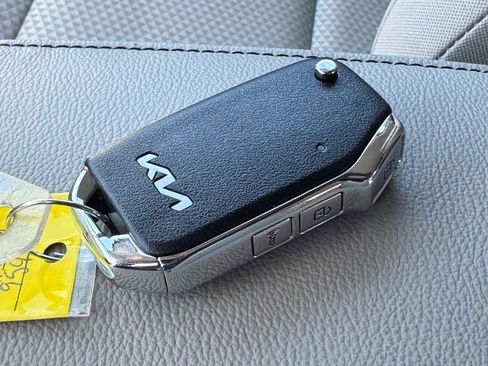 Used 2025 Kia Soul LX w/ LX Technology Package FWD image 31