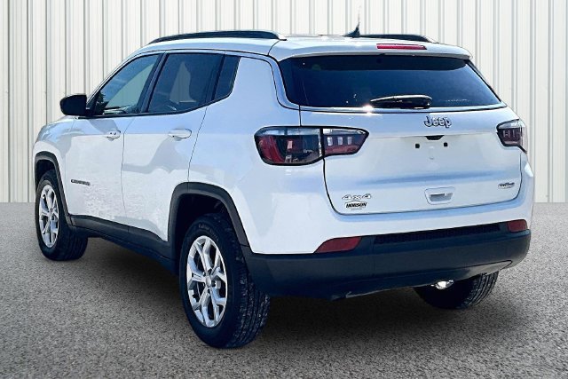 Used 2024 Jeep Compass Latitude AWD/4WD image 9
