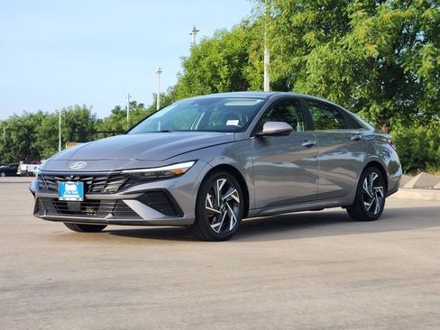 Used 2024 Hyundai Elantra Limited FWD image 3