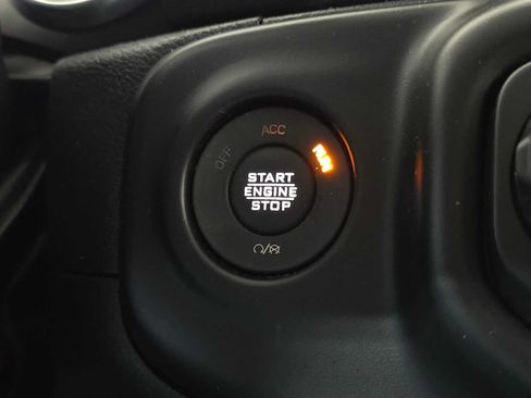 Used 2022 Jeep Wrangler Unlimited Sahara AWD/4WD image 35