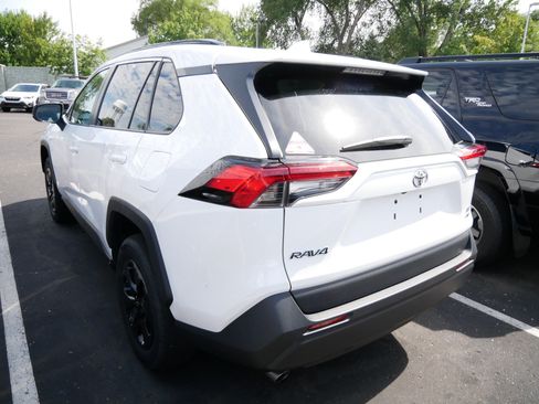 Certified 2021 Toyota RAV4 LE AWD/4WD image 5