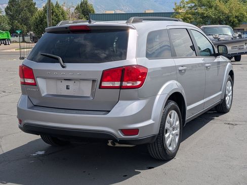 Used 2019 Dodge Journey SE w/ Premium Group FWD image 3
