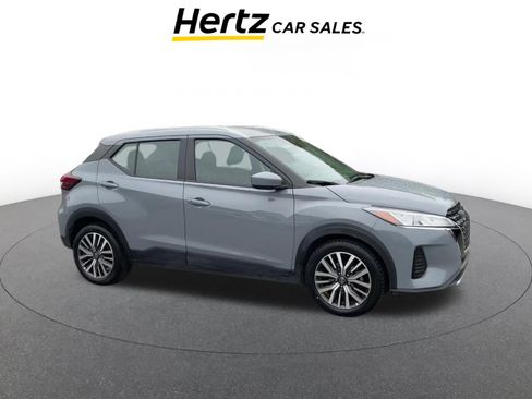 Used 2023 Nissan Kicks SV image 1