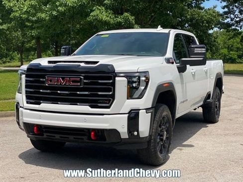 Used 2025 GMC Sierra 2500 AT4 AWD/4WD image 3