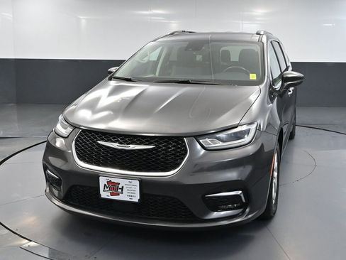 Used 2021 Chrysler Pacifica Touring-L image 12