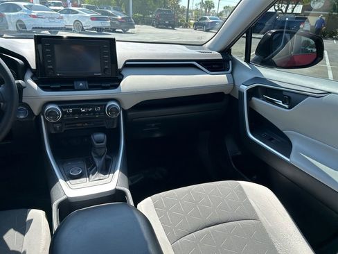 Used 2022 Toyota RAV4 XLE w/ Convenience Package AWD/4WD image 12