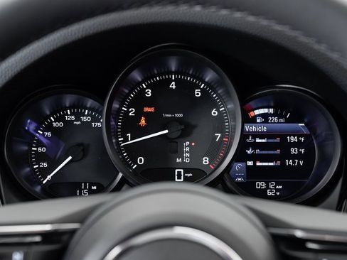 Certified 2025 Porsche Macan image 15