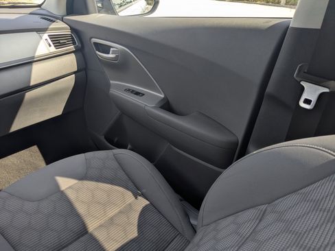 Used 2019 Kia Niro LX image 21