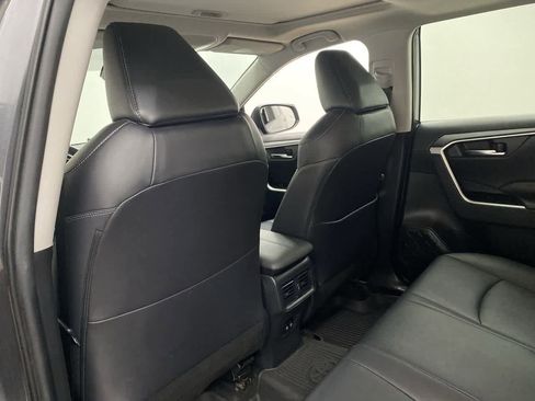 Used 2021 Toyota RAV4 XLE Premium image 17