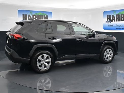 Used 2022 Toyota RAV4 LE FWD image 5