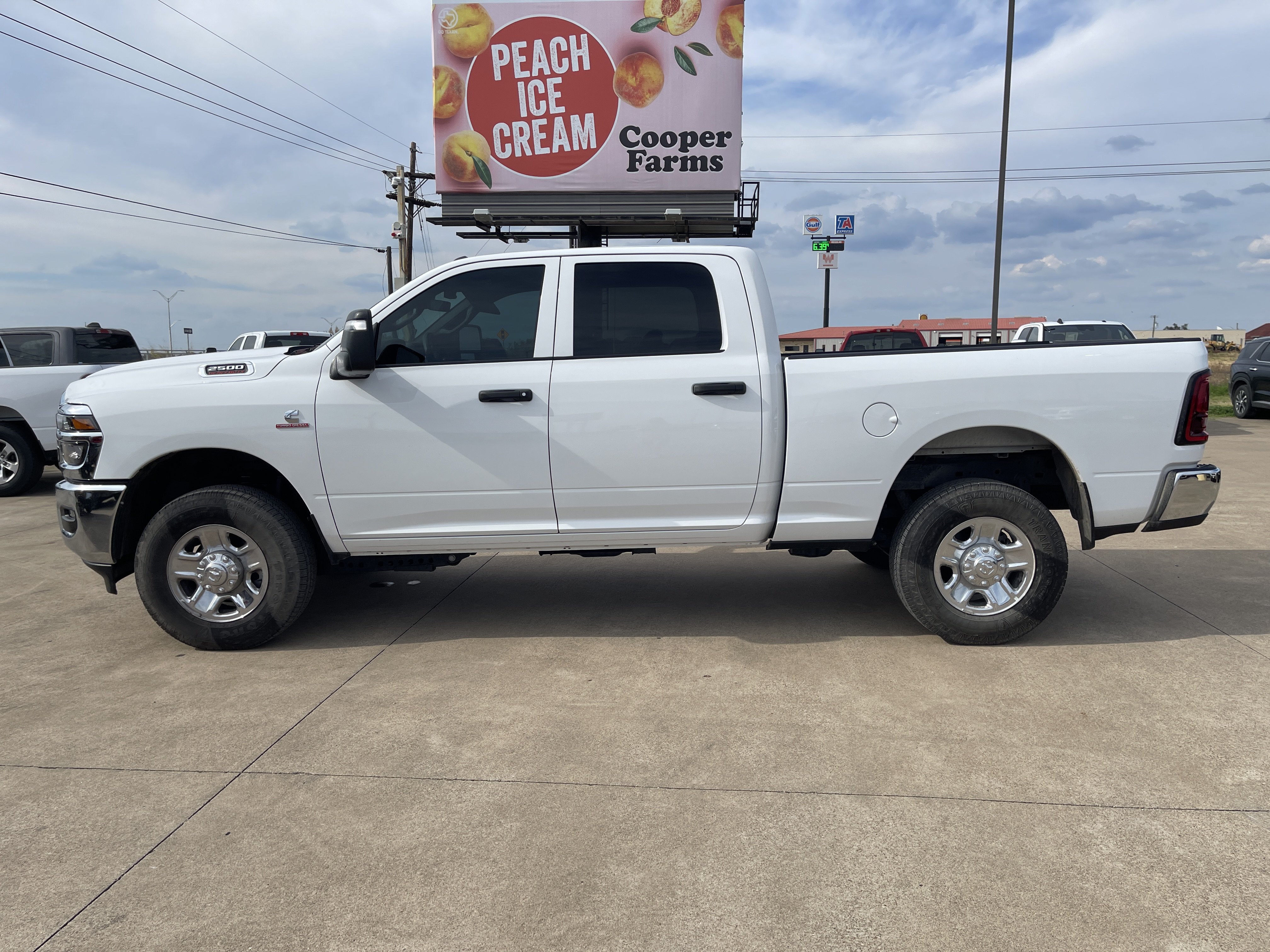 Used 2026 RAM 2500 Tradesman w/ Chrome Appearance Group AWD/4WD image 7