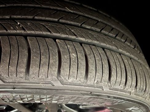 Used 2023 GMC Yukon XL SLT image 11