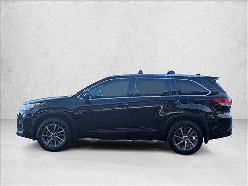 Used 2017 Toyota Highlander XLE image 8