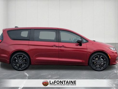 New 2026 Chrysler Pacifica Select image 6