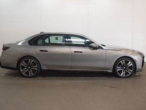 Certified 2023 BMW 760i xDrive w/ Executive Package AWD/4WD image 3