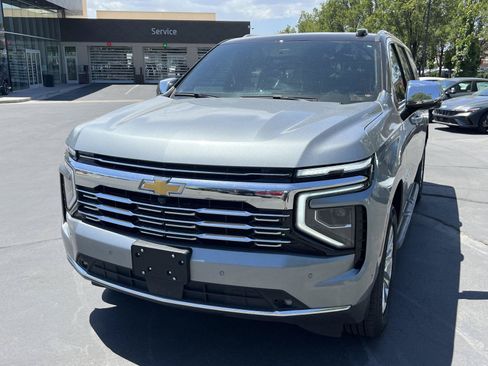 Used 2025 Chevrolet Suburban Premier AWD/4WD image 2