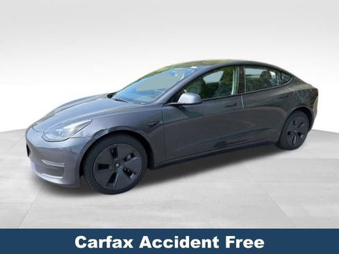 Used 2023 Tesla Model 3 Standard Range image 2