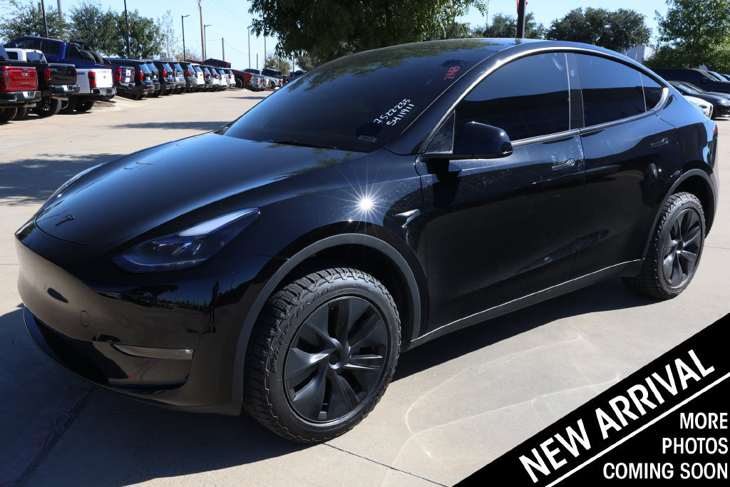 Used 2024 Tesla Model Y Long Range AWD/4WD image 1