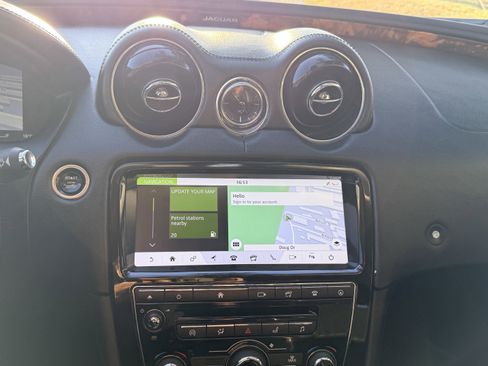 Used 2016 Jaguar XJ R-Sport image 21