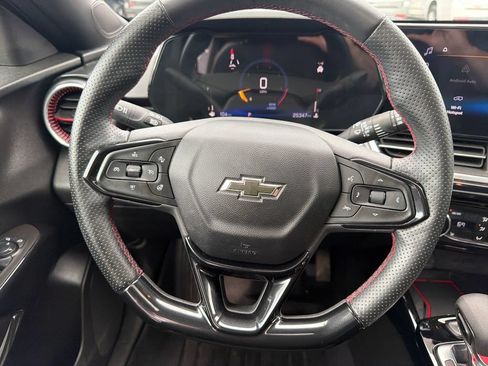 Used 2025 Chevrolet Trax RS w/ Sunroof Package FWD image 15