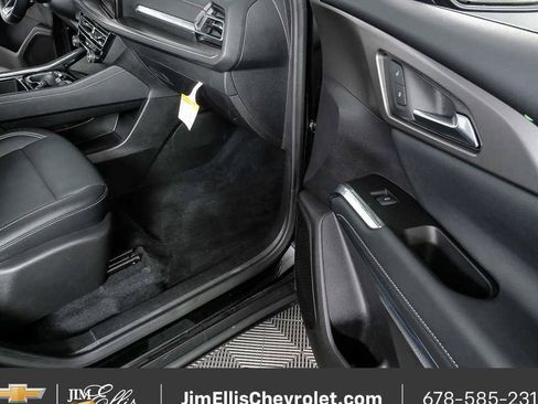 Certified 2025 Chevrolet Traverse LT FWD image 24