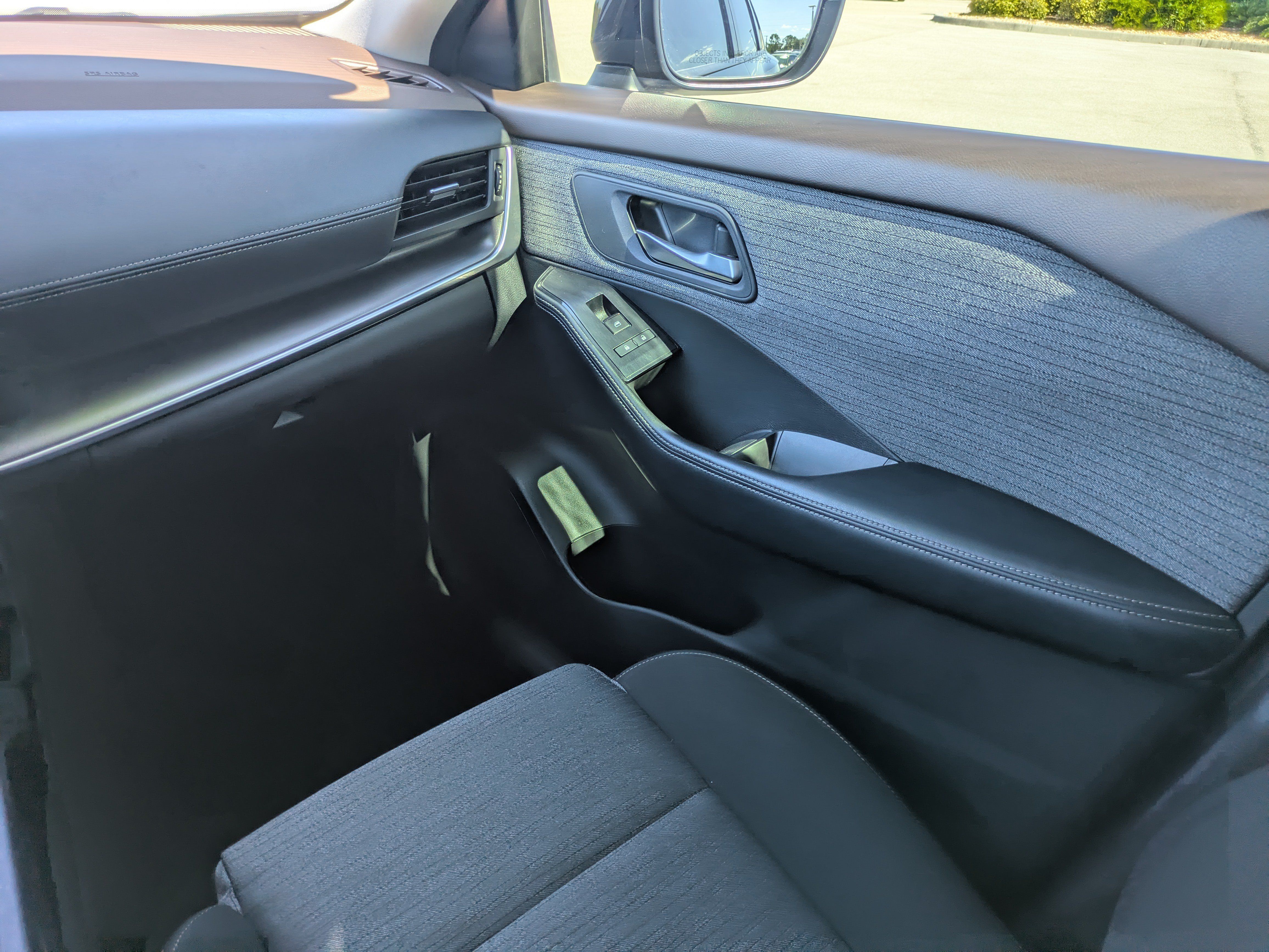 Used 2023 Nissan Rogue SV FWD image 17