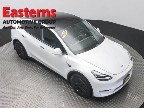 Used 2021 Tesla Model Y Long Range AWD/4WD image 3