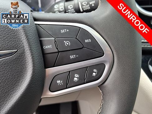 Used 2024 Chrysler Pacifica Limited FWD image 24
