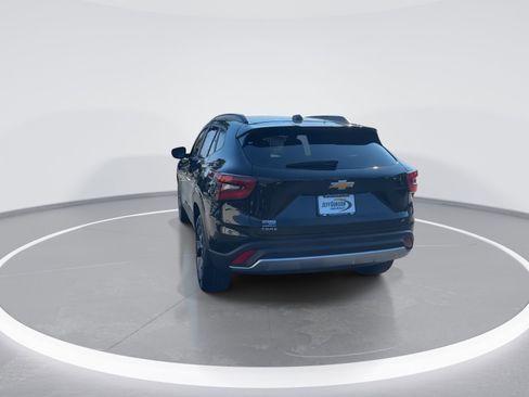 Certified 2025 Chevrolet Trax LT w/ LT Convenience Package image 8